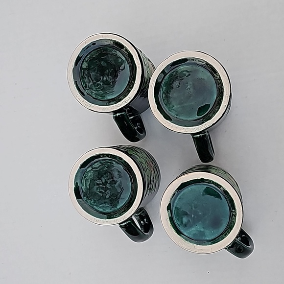 Vintage HTF Green Christmas Holly Berry 4 Piece Mug Set - Picture 9 of 12